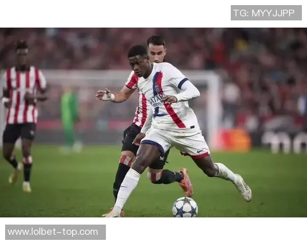 西甲对决：多特蒙德与巴黎圣日耳曼激战成平局焦点时刻引发全场热议