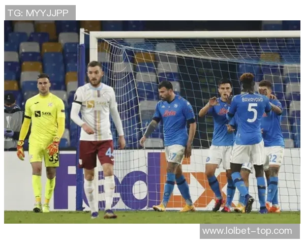 国王杯精彩对决里昂大胜那不勒斯乌龙球引发全场狂欢