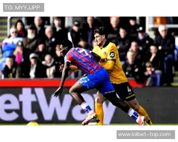 英超激战：那不勒斯与多特蒙德1比1平局引发转会热议与全场沸腾