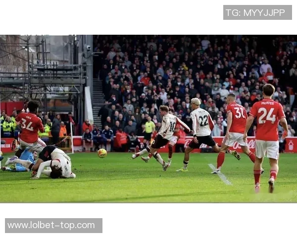 世界杯激战巴萨与利物浦1比1平绝杀瞬间引发争议判罚全场沸腾