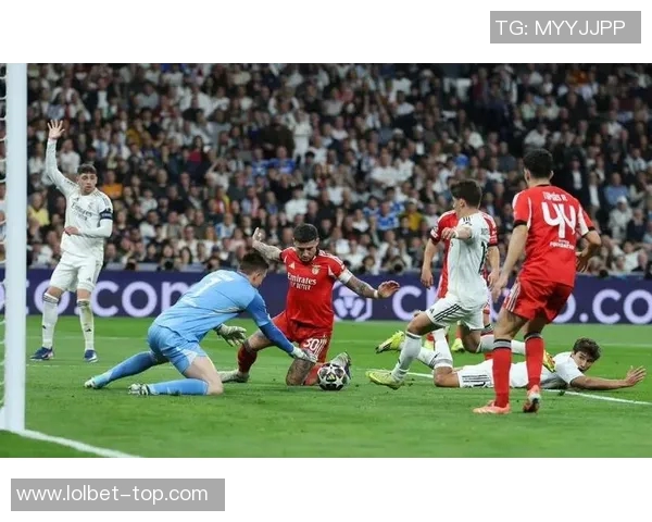 友谊赛精彩对决多特蒙德与本菲卡激战成平局补时进球引发全场狂欢