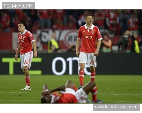 欧联杯惊天逆转本菲卡绝杀阿森纳引发全场狂欢