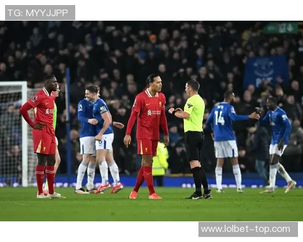 世界杯激战巴萨与利物浦1比1平绝杀瞬间引发争议判罚全场沸腾