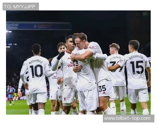 德甲惊天冷门里昂狂胜曼联五球红牌事件引发全场热议